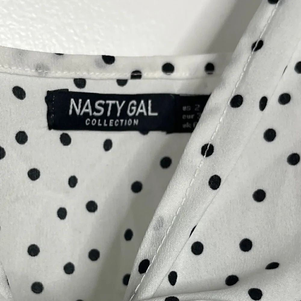 Nasty Gal Front Tie Long Sleeve Polka Dot Crop Top White and Black Size 2 - Picture 5 of 6
